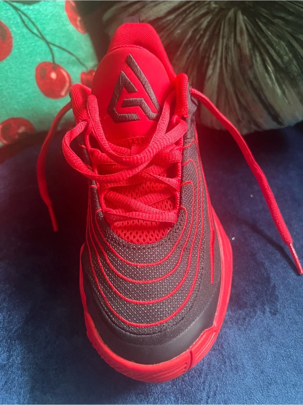 Nike Giannis Immortality 4 Black Red Basketball Sneakers Kids 2Y Like New